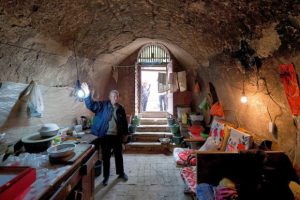 Невероятно! Но в наше время китайцы живут в пещерах